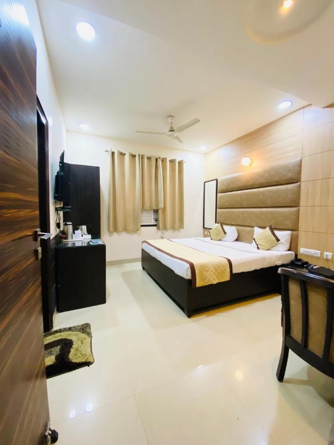 Hotel Pradeep Palace Gorakhpur Luaran gambar
