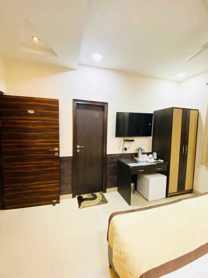Hotel Pradeep Palace Gorakhpur Luaran gambar