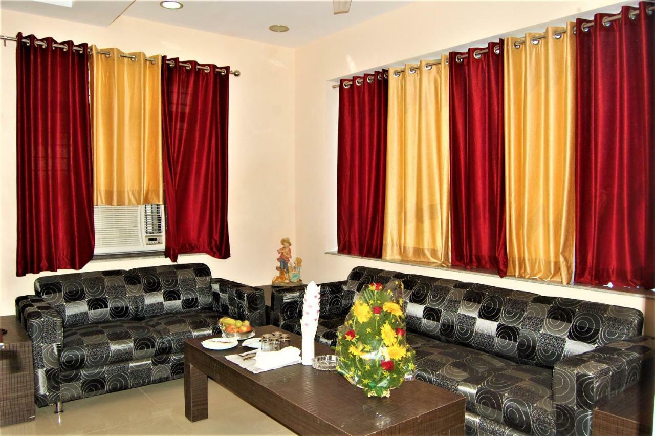 Hotel Pradeep Palace Gorakhpur Luaran gambar